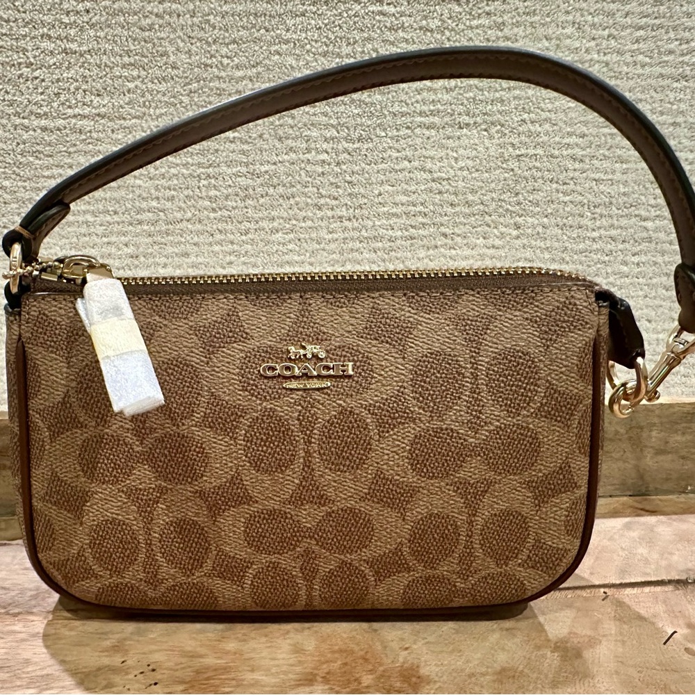 Coach Nolita 19 in signature canva